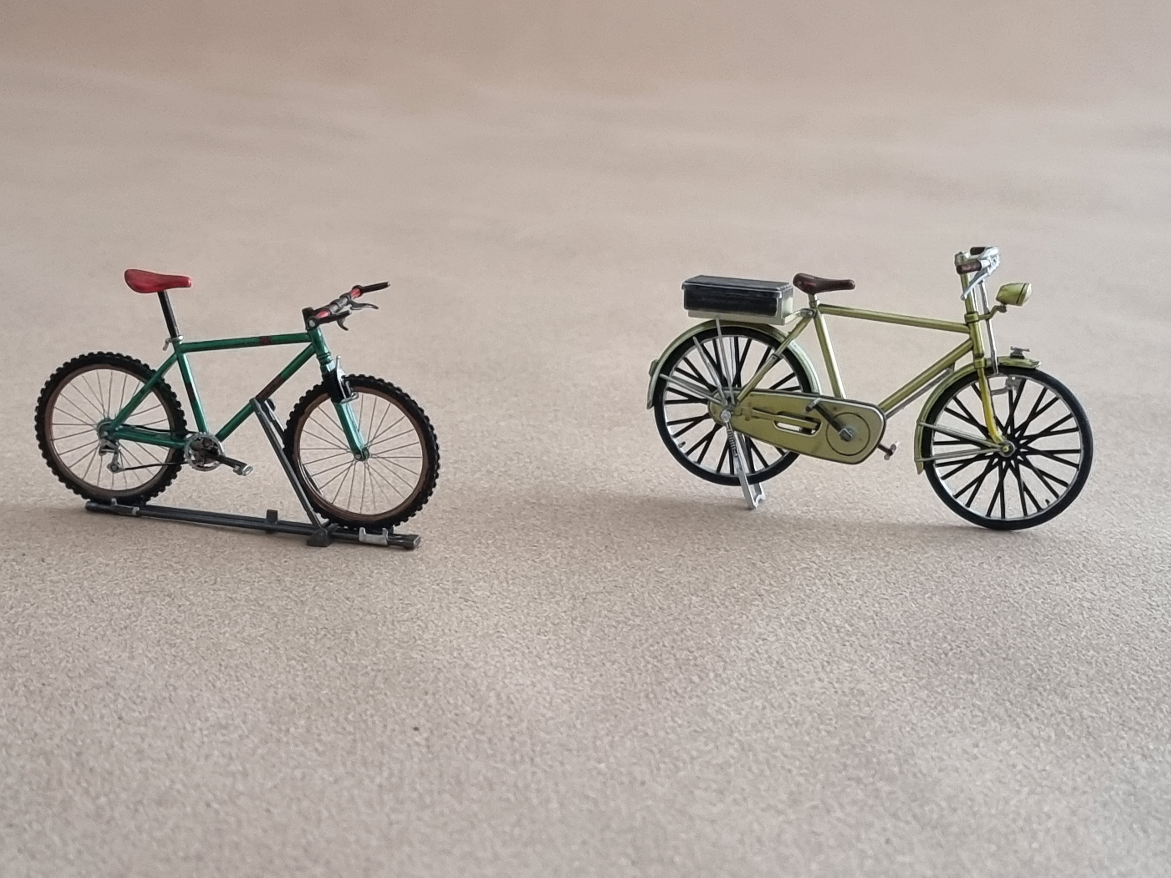 Fujimi mountain-bike och damcykel.
