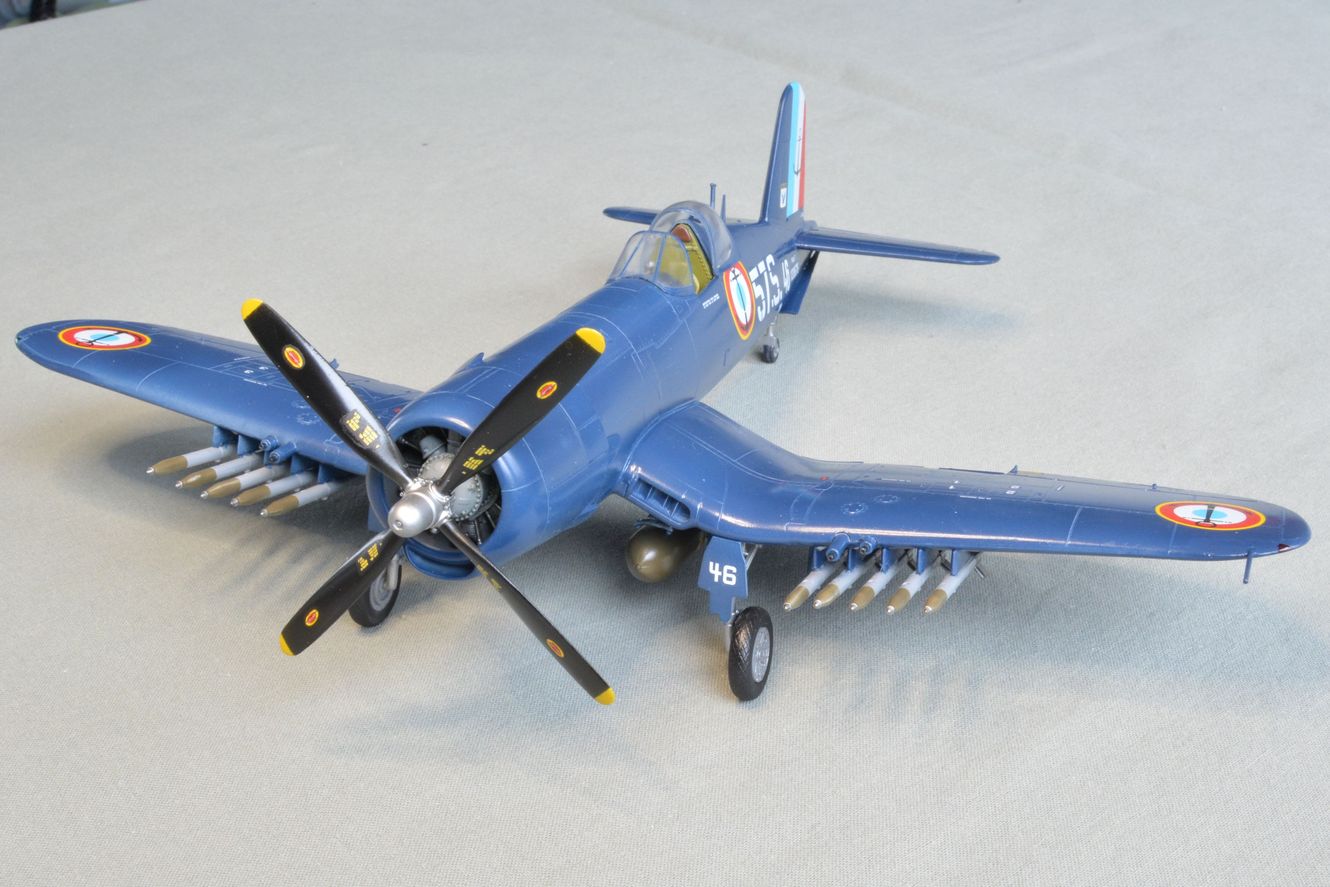 Revell  Vought F4U-7 Corsair i 48_07.jpg