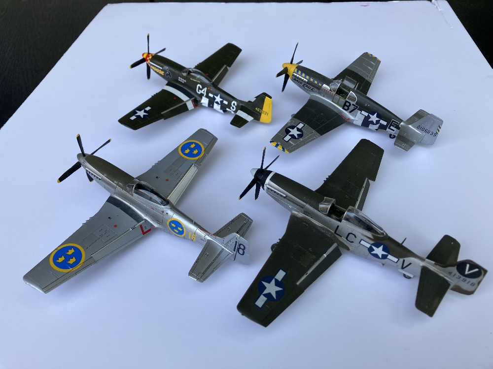 Hela samlingen 72 mustanger.<br />Moose och svart 18 = Airfix. P-51B Bald Eagle= Academy och LC-V = Tamiya