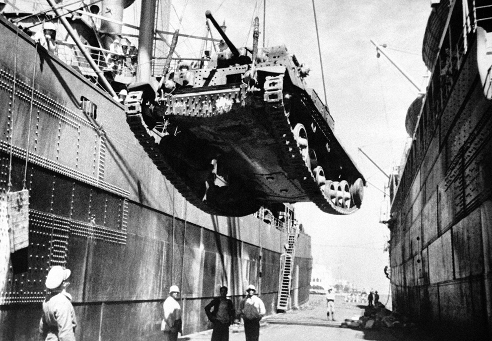 Cruiser_tank_17_November_1940_worldwartwo.filminspector.com_4.jpg