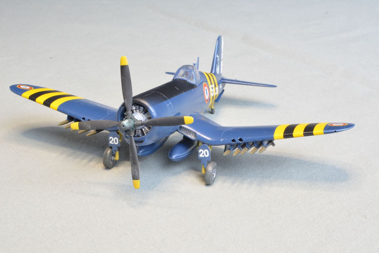 Italeri Vought F4U-7 Corsair _03.jpg