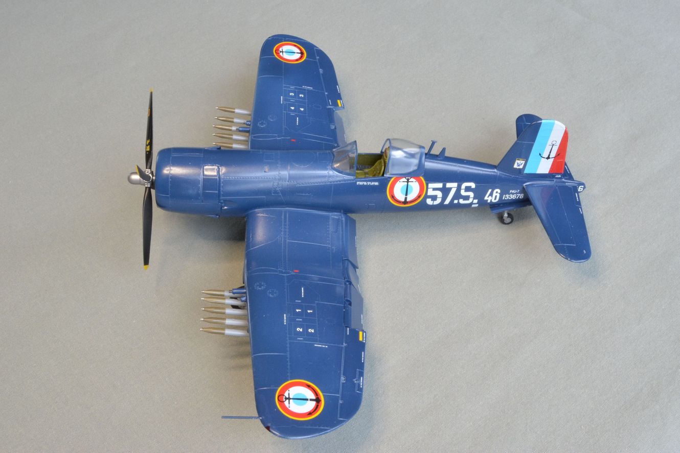 Revell  Vought F4U-7 Corsair i 48_05.jpg