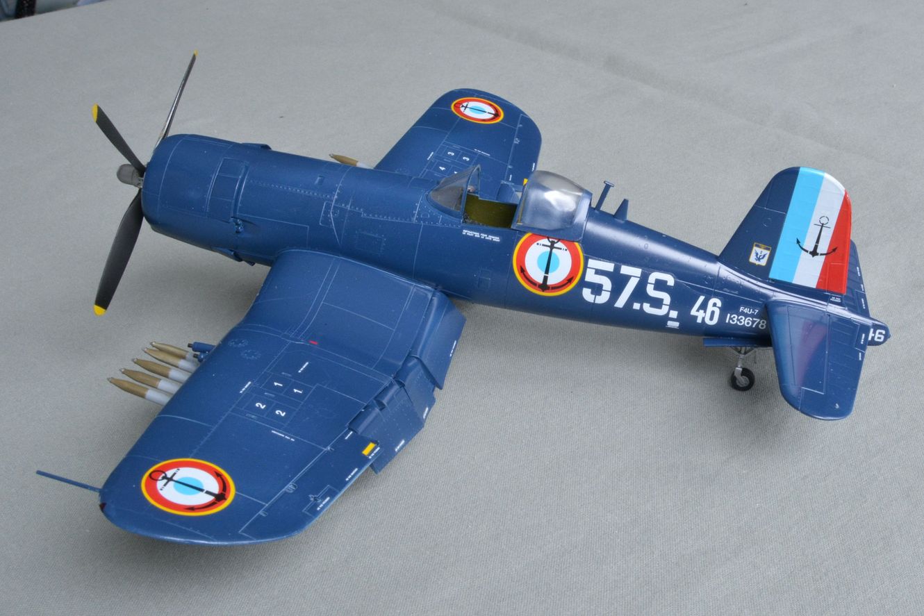 Revell  Vought F4U-7 Corsair i 48_11.jpg